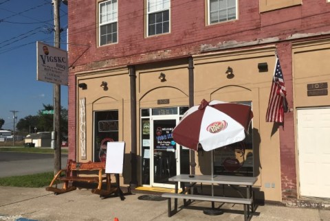 Blink And You'd Miss It, But Missouri’s Tiny Vig’s KC Has Some Of The Absolute Best Burnt Ends