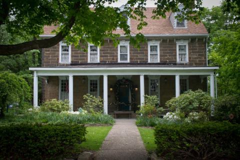 Stay Overnight In A 226-Year-Old Inn That's Said To Be Haunted At The Century Inn Near Pittsburgh