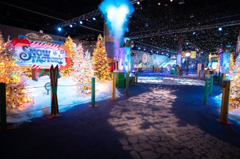 Walk Through All Of Your Favorite Christmas Movies In This Epic Holiday Attraction In Florida