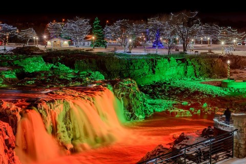 Even The Grinch Would Marvel At The Winter Wonderland At Falls Park In South Dakota