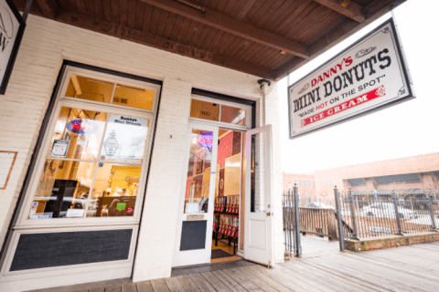 Made Hot On The Spot, Danny's Mini Donuts In Northern California Are Downright Droolworthy