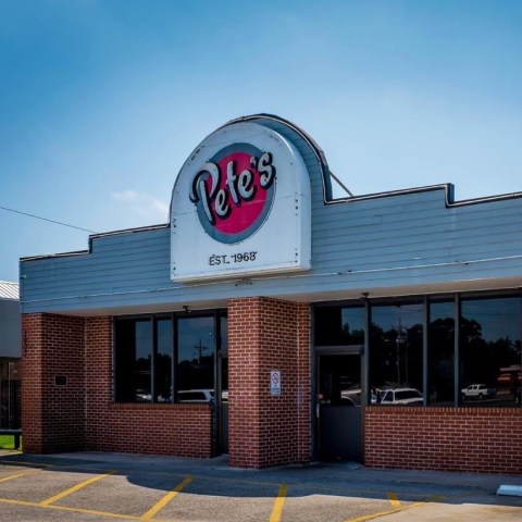 The Chicken Fried Steak At Pete’s In Louisiana Might Just Be Better Than Your Mom's