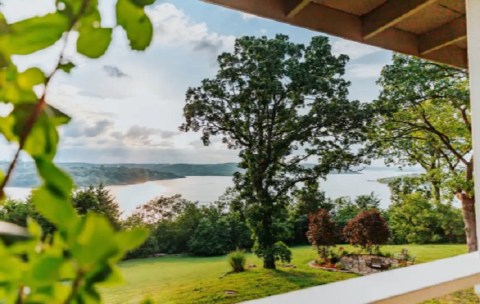 Forget The Resorts, Rent This Charming Waterfront Lake House In Missouri Instead