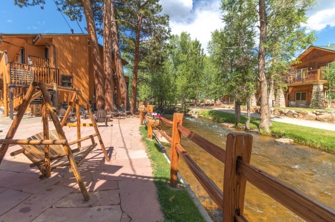 Forget The Resorts, Rent This Charming Waterfront Lodge In Colorado Instead