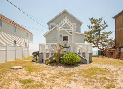 Forget The Resorts, Rent This Charming Waterfront Beach Cottage In Connecticut Instead