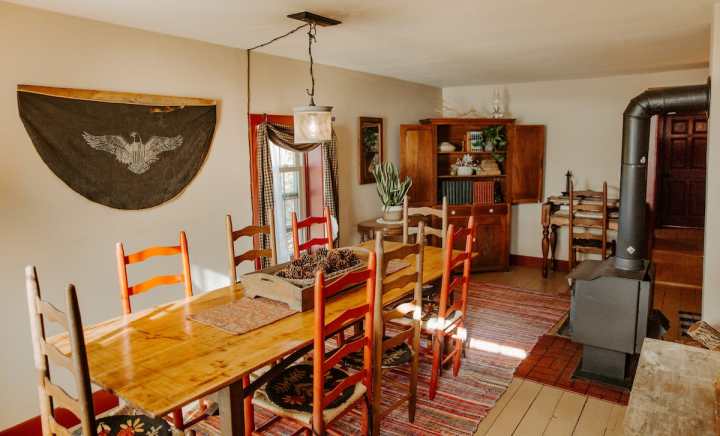 Airbnb Nauvoo Illinois Dining