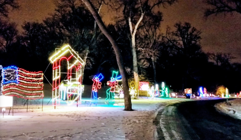 North Dakota's Enchanting 1.7-Mile Holiday Lights In Lindenwood Park Drive-Thru Is Sure To Delight