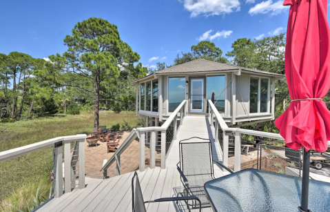 Forget The Resorts, Rent This Charming Waterfront Airbnb In South Carolina Instead