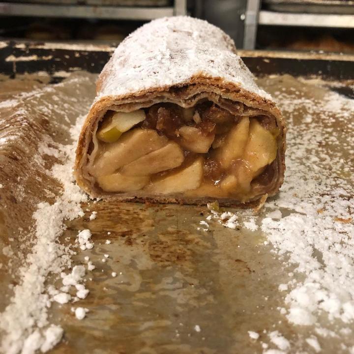 Apfelstrudel Bennison's Bakery Illinois