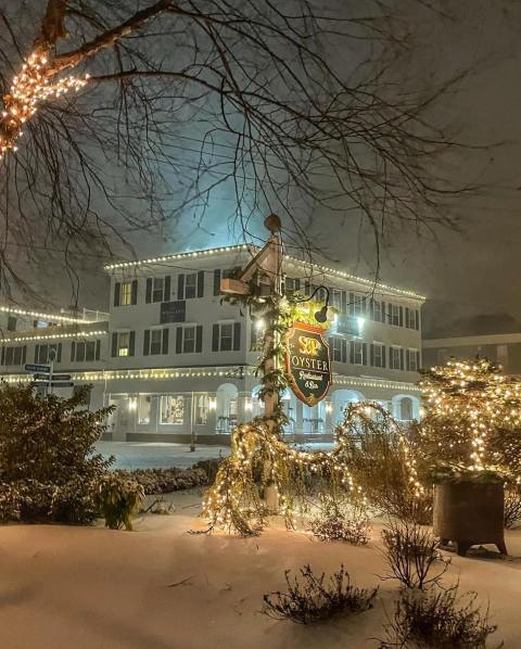 Christmas In These 7 Connecticut Towns Looks Like Something From A Hallmark Movie