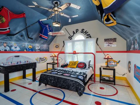 Florida's Lake Louisa Chateau Is A Sports-Themed Vacation House Big Enough For The Entire Family