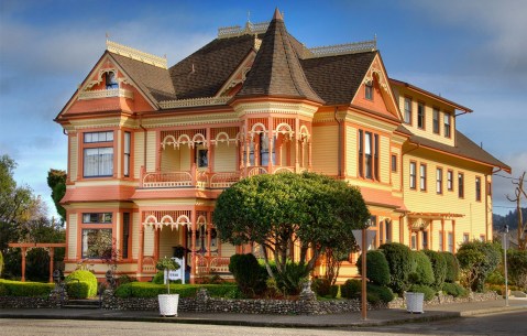 An Enchanting Getaway Awaits At The Gingerbread Mansion, A Victorian-Era B&B In Northern California