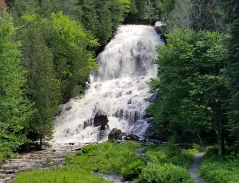 The One Waterfall In New Hampshire Where You Can Drive Right Up To The Water