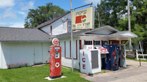 A Secluded Restaurant In The Minnesota Countryside, Rapidan Dam Store Is One Of The Most Charming Places You'll Ever Eat