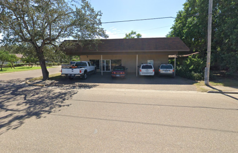 Some Of The Biggest, Best Burgers You've Ever Had Are Hiding At Gonzales Burgers In Small-Town Texas