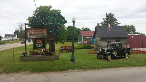 The One-Of-A-Kind Crane’s Pie Pantry In Michigan Serves Up Fresh Homemade Pie To Die For