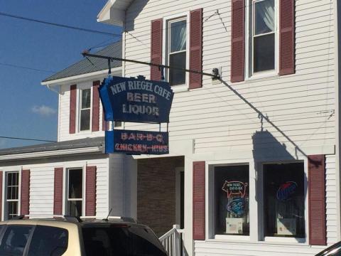 The Mouthwatering Ribs At New Reigel Cafe In Ohio Haven't Changed Since The 1950s