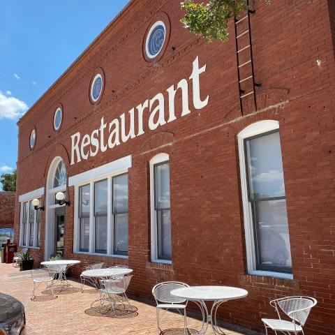 You Haven't Lived Until You've Tried The Chicken-Fried Steak And Buttermilk Pie From Smokestack Restaurant In Texas