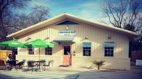 Enjoy Artisan Sandwiches And Scrumptious Cinnamon Buns At Devine Cinnamon Roll Deli In South Carolina