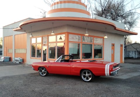 Home Of The 2-Pound Burger, The Garage Cafe In Idaho Shouldn't Be Passed Up