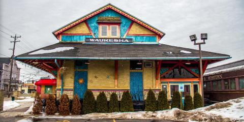 Chow Down In A Historic Train Depot Or Vintage Dining Car At La Estacion In Wisconsin