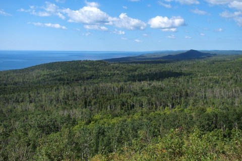 The Gorgeous 3-Mile Hike In Minnesota's Sawtooth Mountains That Will Lead You Past A Forested Peak