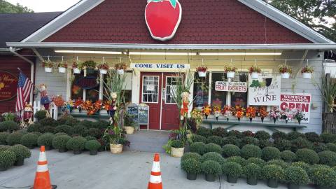 The One-Of-A-Kind Wemrock Orchards In New Jersey Serves Up Fresh Homemade Pie To Die For