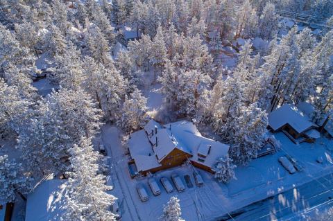 This Log Cabin Bed & Breakfast In Southern California Is The Ultimate Mountain Getaway