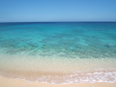 Hunt For Sea Glass While You Walk Along Hawaii’s Ke Iki Beach