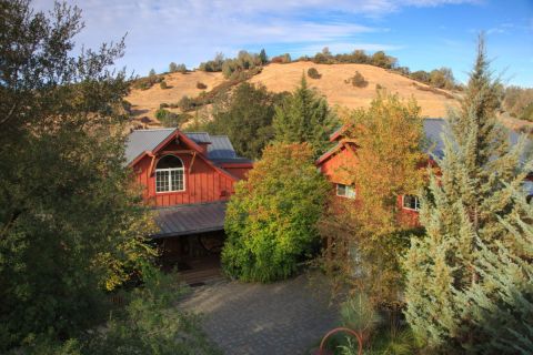 Relax In Your Own Private Outdoor Soaking Tub When You Stay At Northern California's Eden Vale Inn