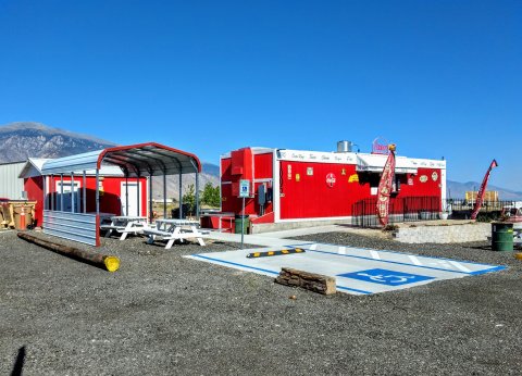 The Burgers From This Middle-Of-Nowhere Nevada Restaurant, Pepper's Place, Are Worth The Trip