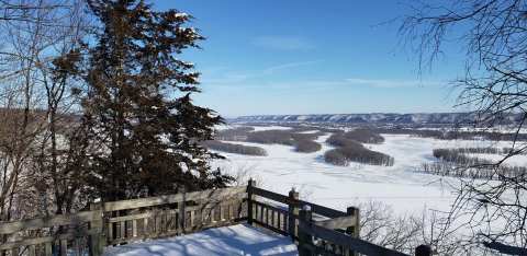 Iowa's Unique Bridal Veil Trail is A Must-Hike Trail This Winter