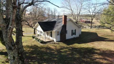 The Tellico Farm Cottage In East Tennessee Is The Perfect Country Escape With Stunning Views