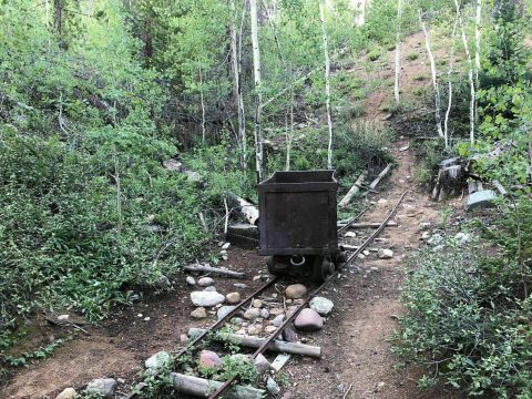 The Gorgeous 1.2-Mile Hike Through A Colorado Forest That Will Lead You Past An Abandoned Mine And Other Ruins