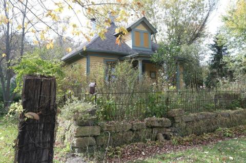 The Inn At Irish Hollow Offers A Cozy Stay And Plenty Of On-Site Hiking In Illinois