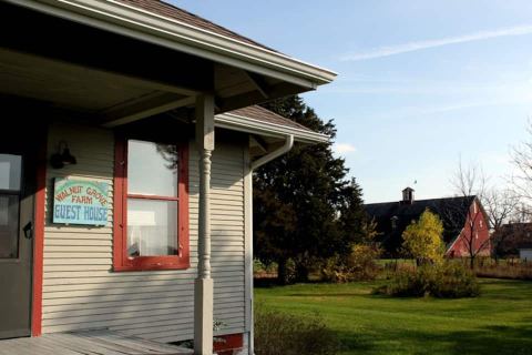 There's A Bed and Breakfast On This Historic Farm In Illinois And You Simply Have To Visit