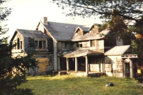 This Summer, You Can Take Part In A Ghost Tour At Wisconsin's Infamous Summerwind Mansion