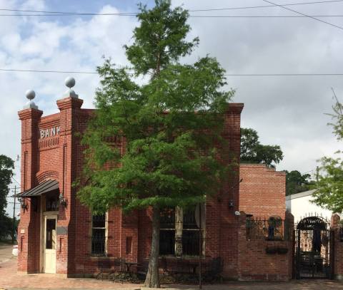 Take A Bite Out Of The Bayou With A Meal At Cafe Evangeline In Louisiana