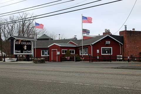 New England Steak and Seafood Restaurant In Massachusetts Serves Free Cinnamon Rolls With Every Meal