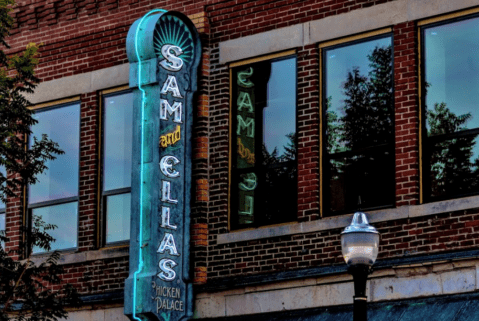 Mouthwatering Pizza Awaits You At Sam And Ella's Chicken Palace In Oklahoma