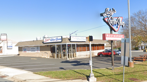 Lucky's Coffee Shop Just Might Be The Coolest Retro Diner In Delaware