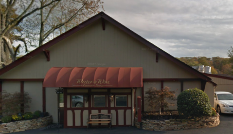 The Lakefront View From This New Jersey Restaurant Looks Like A Painting