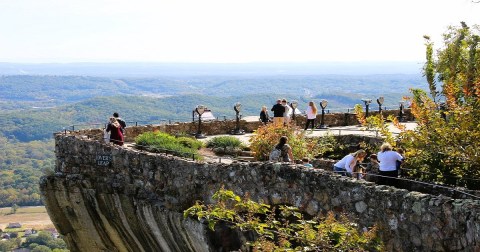 The Incredible Scenic Lookout That Lets You See Into 7 Different States At Once