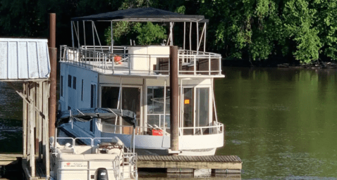 You Will Feel So Relaxed With A Stay On One Of These 3 Houseboats In Illinois