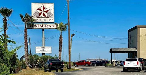 Drink In The Views And Eat Delicious Seafood At Monument Inn In Texas