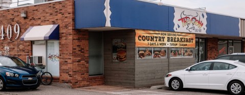 Home Of The 3-Pound Burger, The Cow Calf-Hay In Oklahoma Shouldn't Be Passed Up