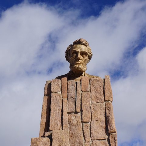 The Giant Head of Abraham Lincoln In Wyoming Just Might Be The Strangest Tourist Trap Yet