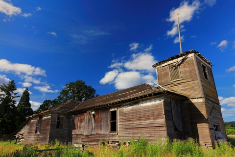 The Creepiest Ghost Town In Oregon, Kinton, Is The Stuff Nightmares Are Made Of