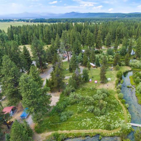 Crater Lake Resort Is A Log Cabin Campground In Oregon That May Just Be Your New Favorite Destination