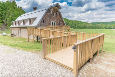 This Cozy Barn Is The Most Bookmarked Airbnb In Indiana And It's So Easy To See Why